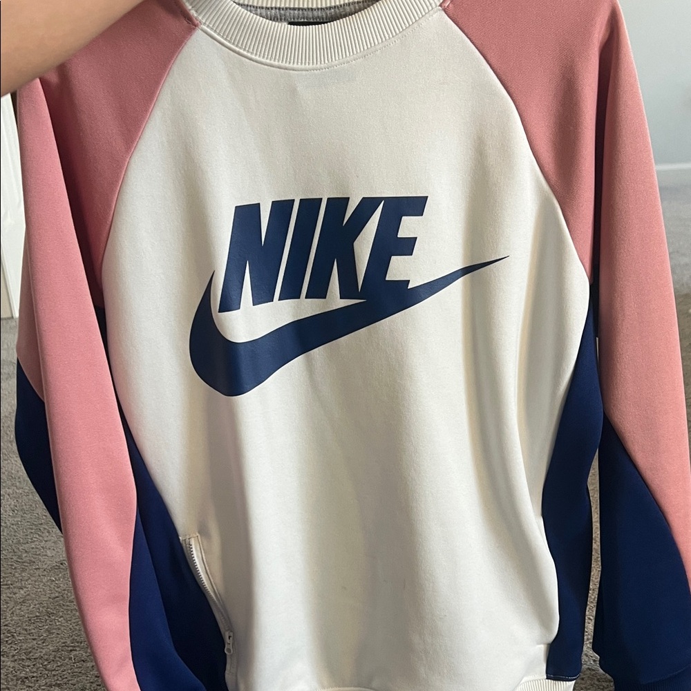 Nike Blue and Pink Raglan Sweatshirt bin 3 - Picture 9 of 9